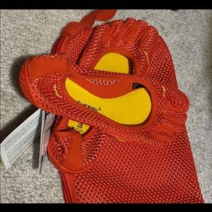 Vibram Five Finger shoes with carrying bag NWT